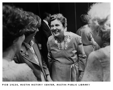 Katherine Drake Hart talking to a group of people, PICB 19138, Austin History Center, Austin Public Library